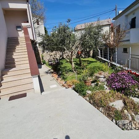 Apartmani Dami Novalja Bagian luar foto