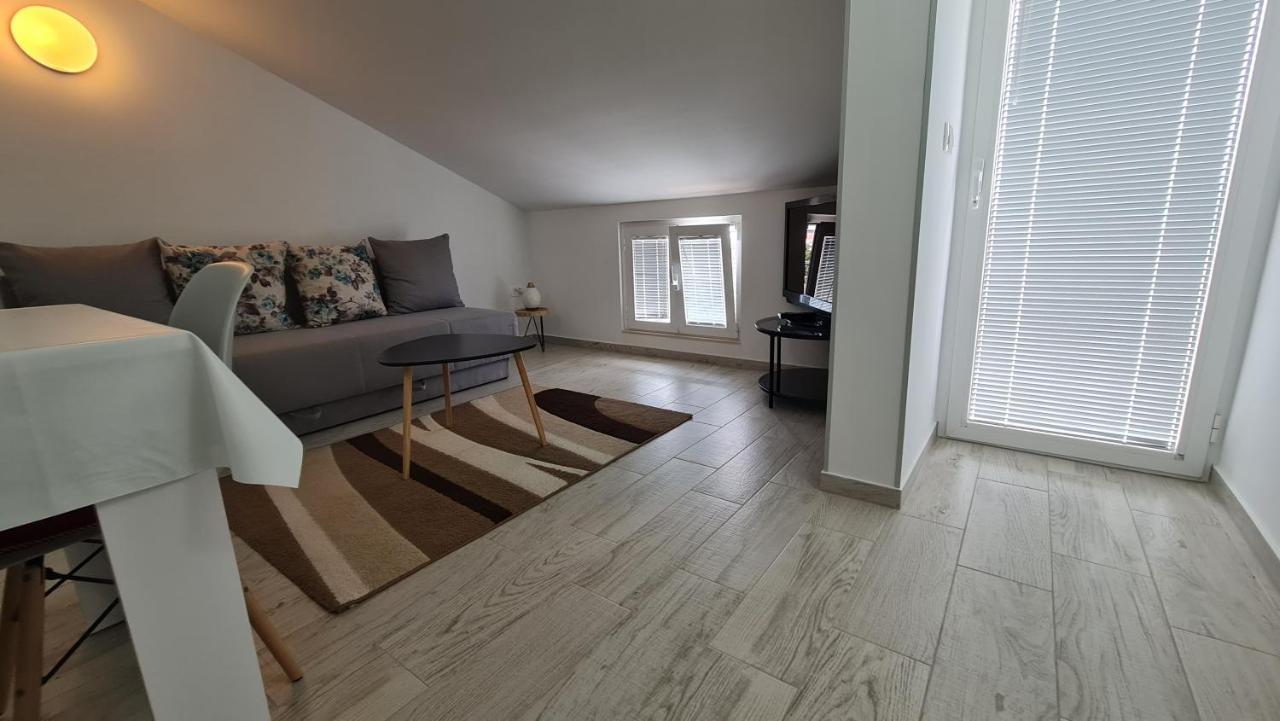 Apartmani Dami Novalja Bagian luar foto