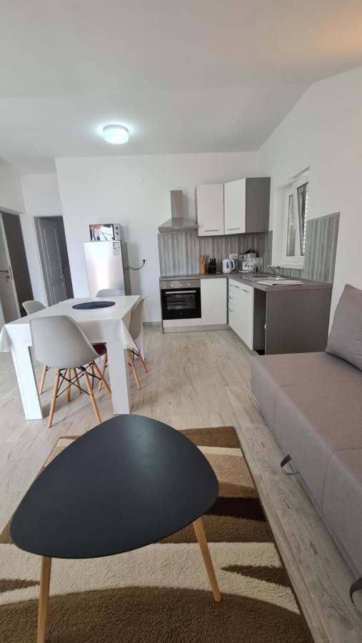 Apartmani Dami Novalja Bagian luar foto